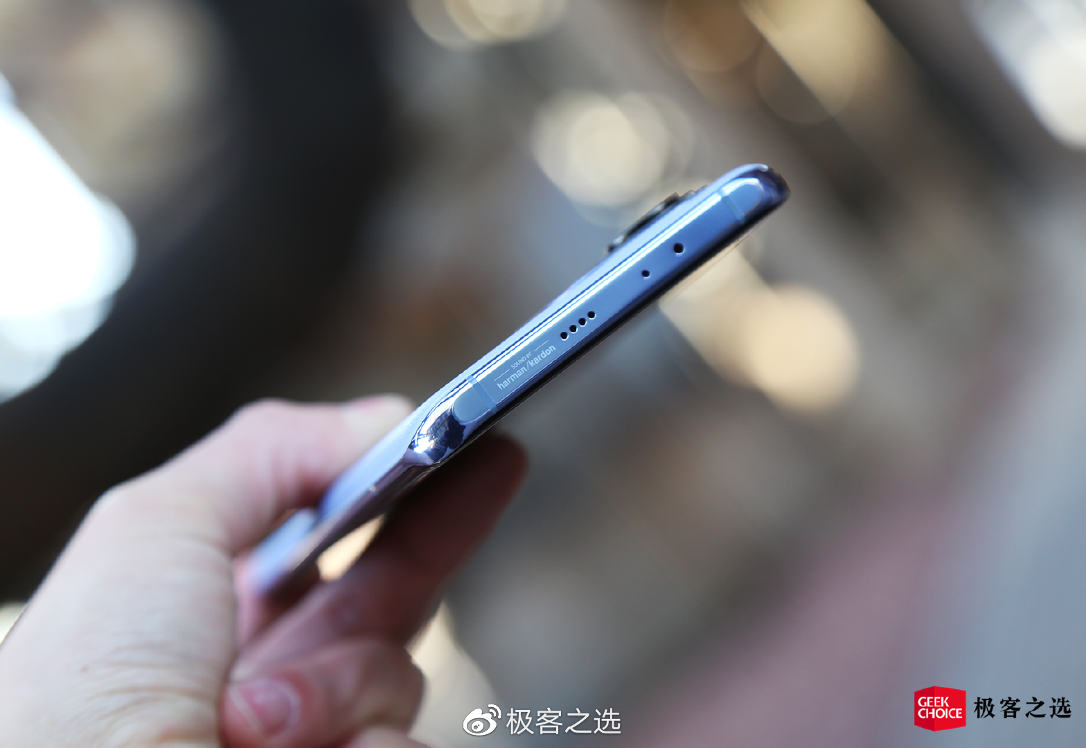 小米 10 的双立体声扬声器收获一众好评之后,小米 11 做了进一步改进.