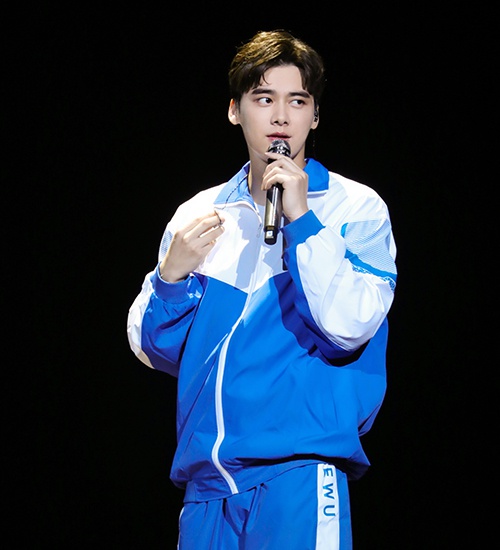 易烊千玺,胡一天,罗云熙,杨洋,李易峰身穿校服,真是帅气十足|校服