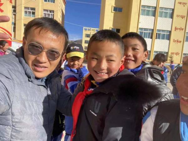 大学曾同时打三份工，《毕业致谢》作者赵序茅的逆袭人生：生命可以卑微，但不能失去对未来的向往！休闲区蓝鸢梦想 - Www.slyday.coM