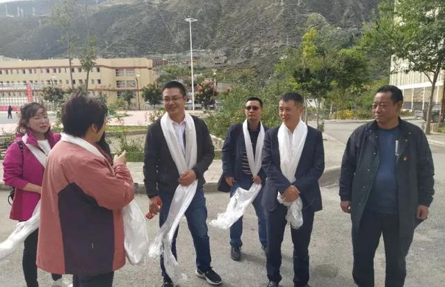 双流爱心人士爱心捐助巴塘中学,致力圆梦公益