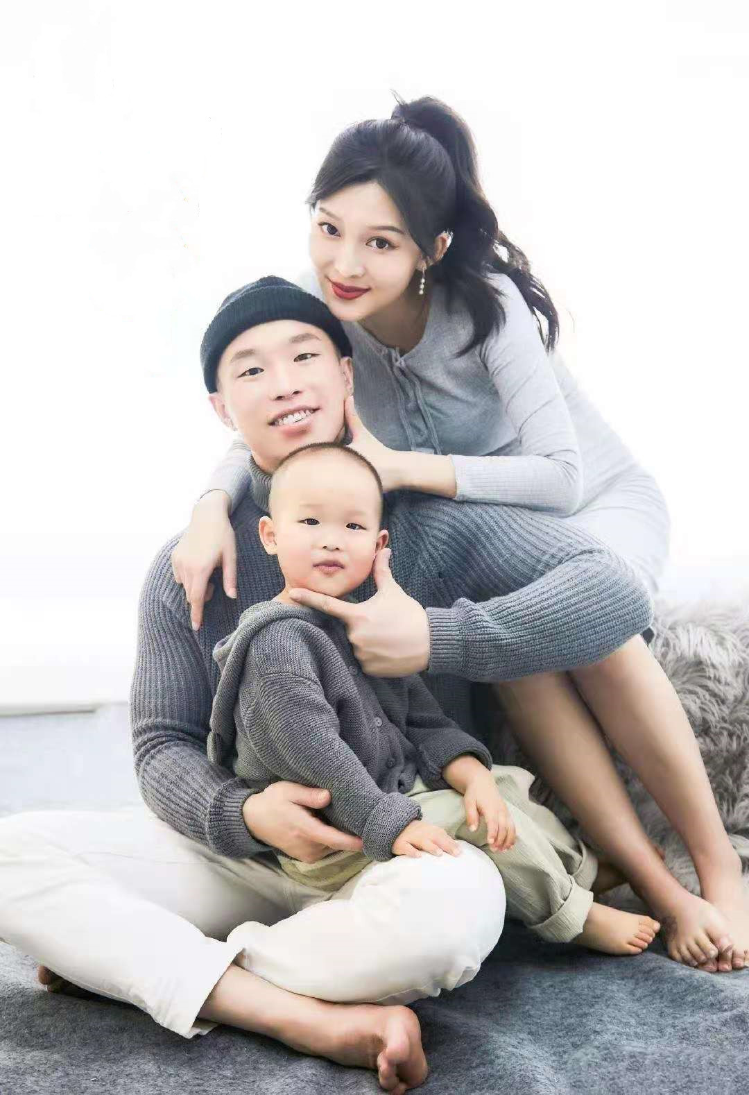烧饼娇妻晒二胎萌照意外暴露超奢华公寓德云社豪宅各个不简单