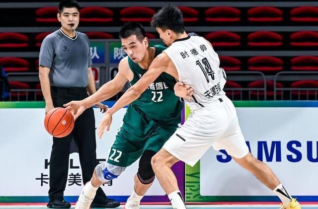 nbl联赛第一中锋杨文学,连续两个赛季获得常规赛mvp