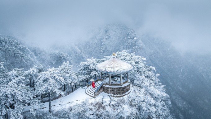 《雪霁望五老峰》,世人便被庐山的雪景陶醉了一千六百多年
