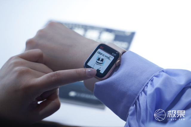 终于轮到「北京」了！苹果手表不用手机也能打电话，赶快开通休闲区蓝鸢梦想 - Www.slyday.coM