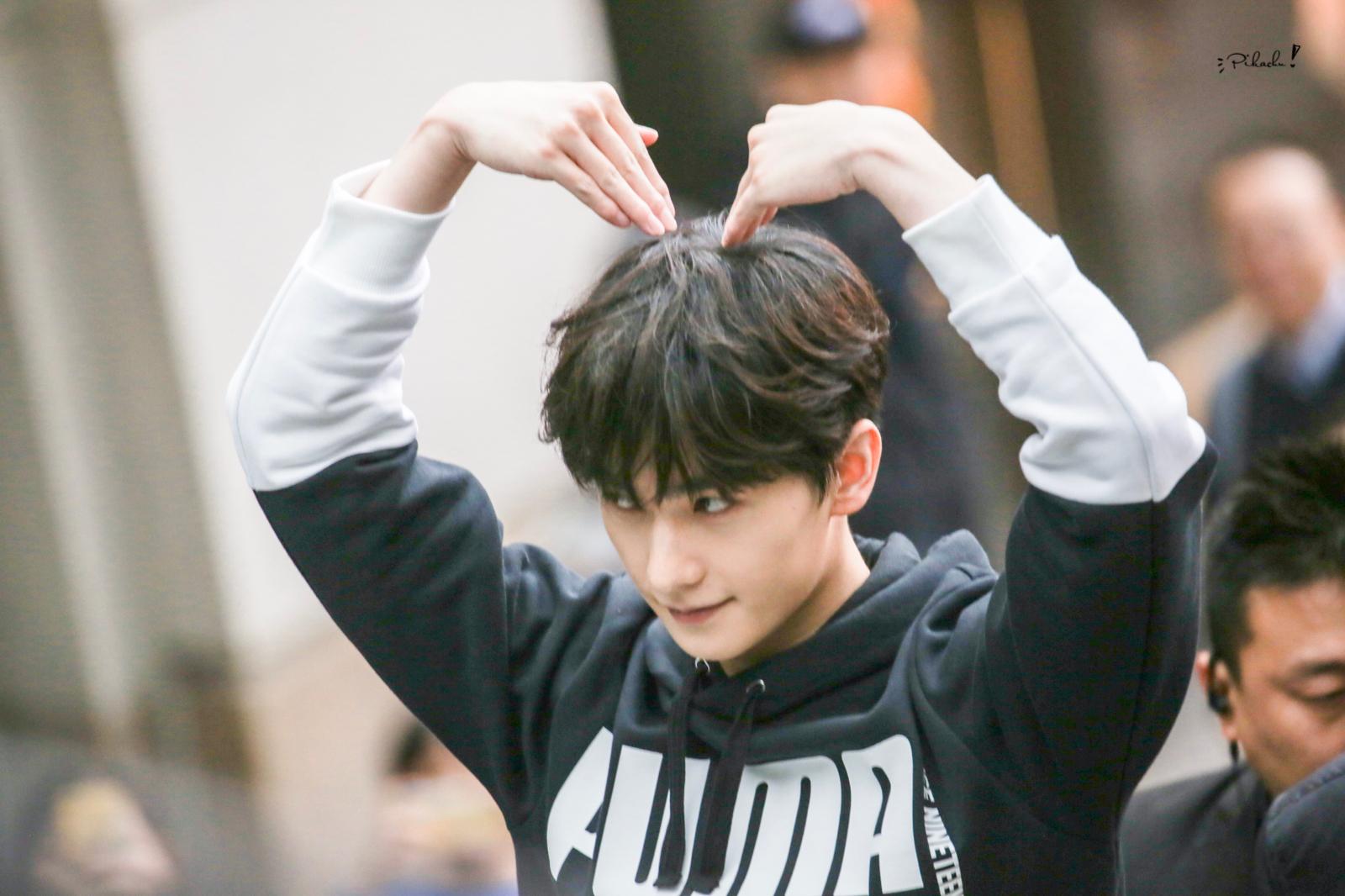 杨洋甜蜜比心甜笑小合集来和咩咩共同开启 美好的一天～没有特别文