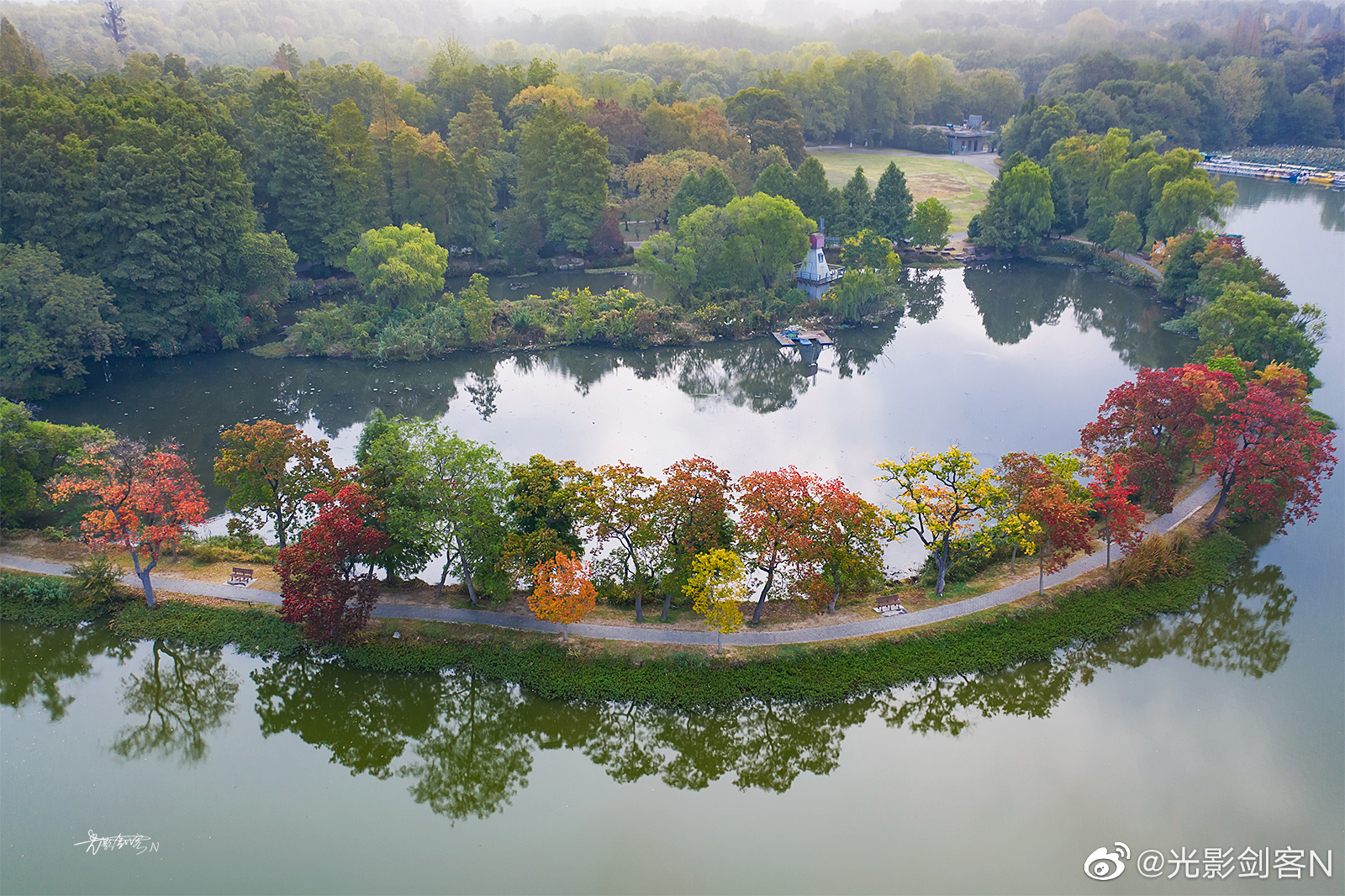 前湖秋色 (南京中山植物园)__财经头条
