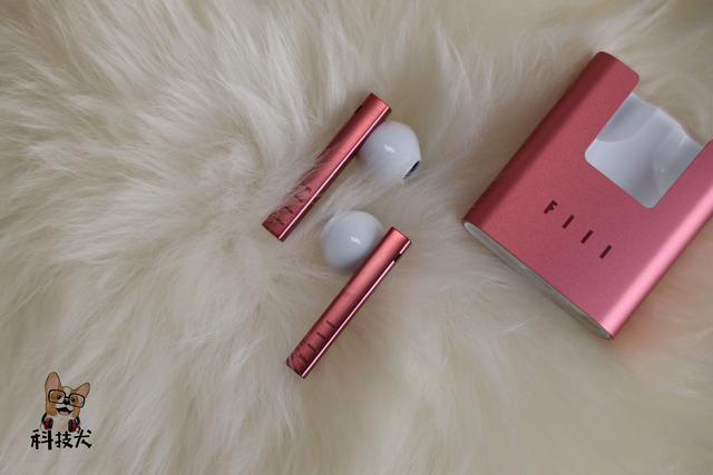 fiilcc真无线蓝牙耳机樱花粉图赏全天佩戴无压力