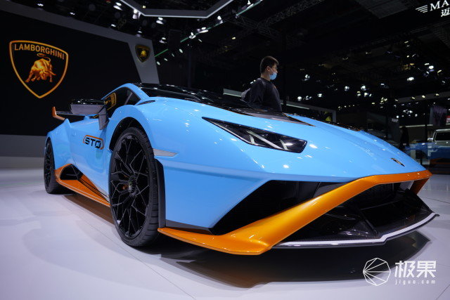 兰博基尼三款新车亮相车展赛道超跑也能上路