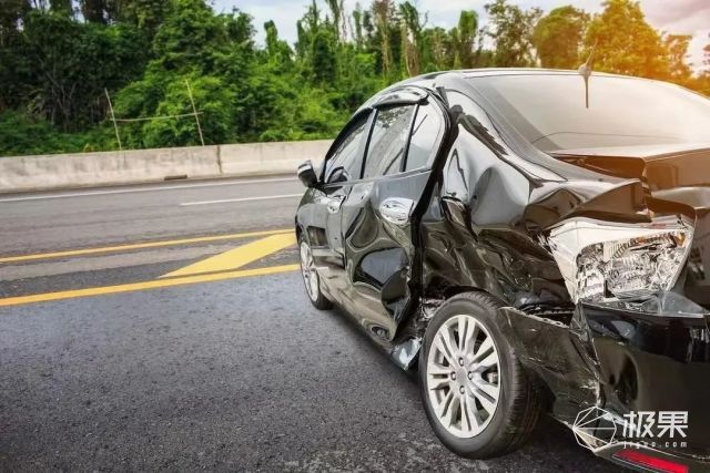 iPhone 14或搭载新功能？苹果“撞车检测”曝光，车祸自动打电话休闲区蓝鸢梦想 - Www.slyday.coM