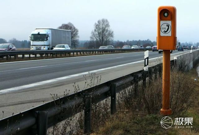 iPhone 14或搭载新功能？苹果“撞车检测”曝光，车祸自动打电话休闲区蓝鸢梦想 - Www.slyday.coM