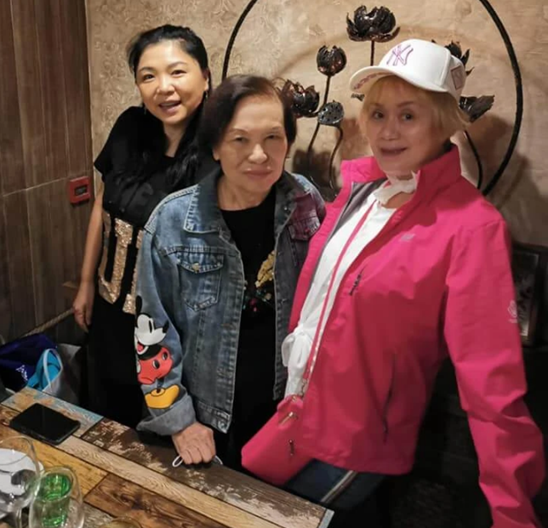 值得一提的是,余慕莲虽然没有挣很多钱,却在内地用自己所有钱的三分之