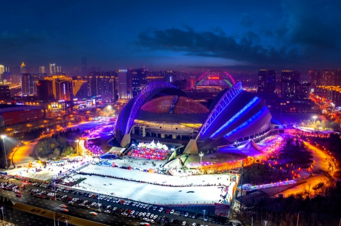 沈阳奥体中心变身冰雪世界