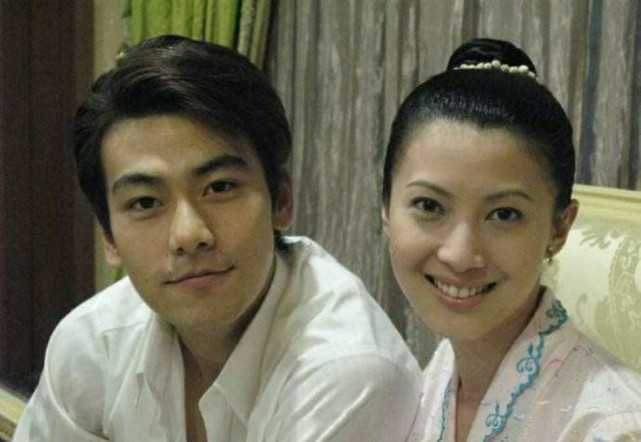 《小娘惹》这部剧记忆深刻,其实在2008年的时候,由欧萱,戚玉武,戴向宇