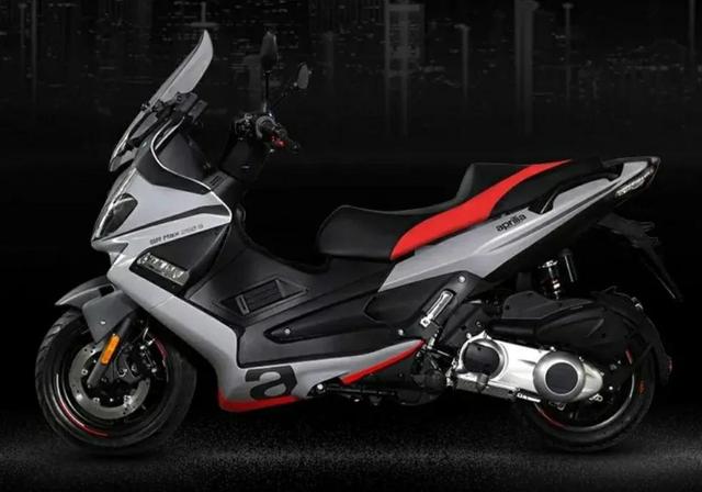 比亚乔x7同芯车型阿普利亚srmax250s换装上市座高更低