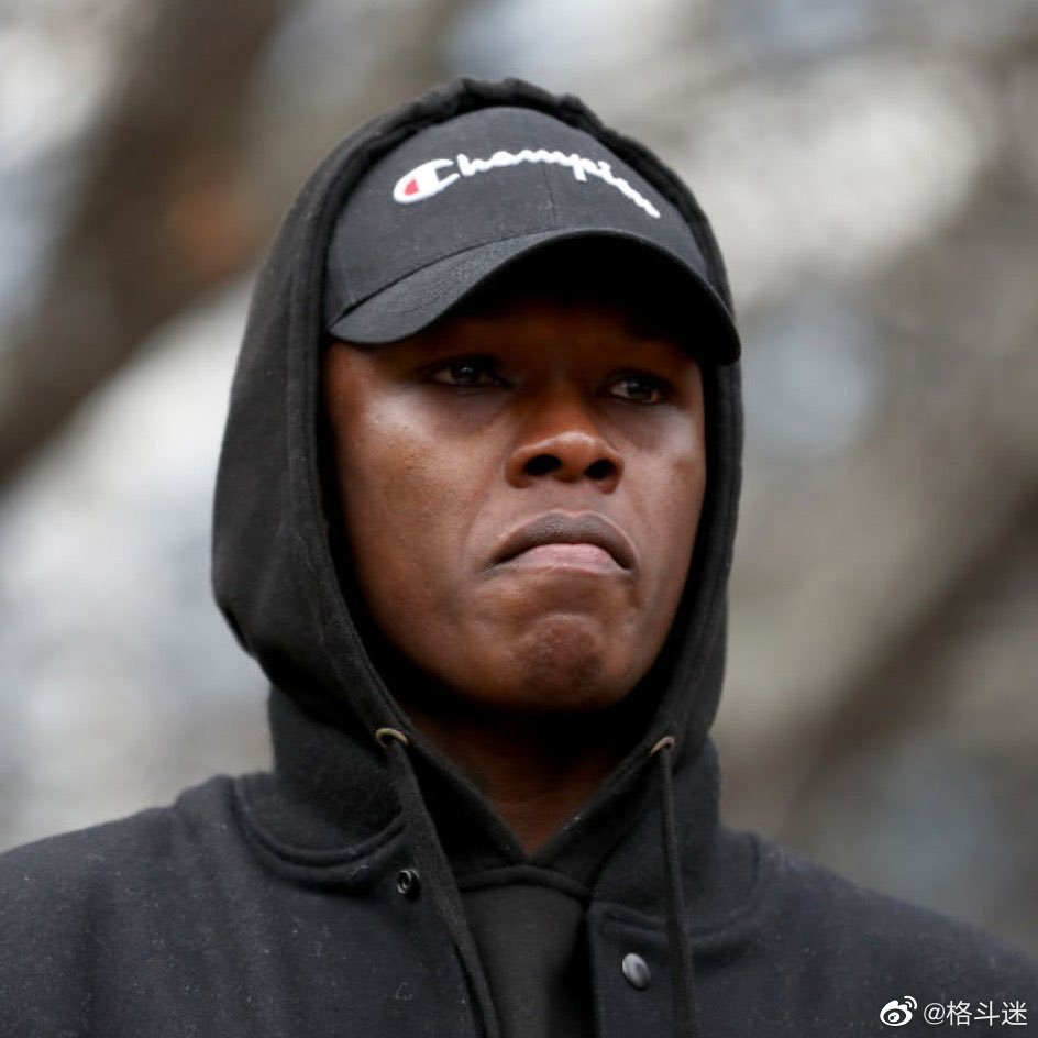 "黑龙"阿迪萨亚在新西兰奥克兰的示威游行中发表演讲