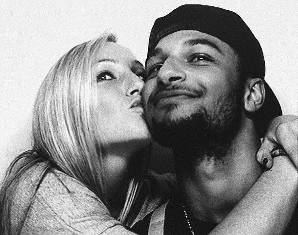 贾马尔-穆雷在ig上晒出了一段和女朋友的不雅视频