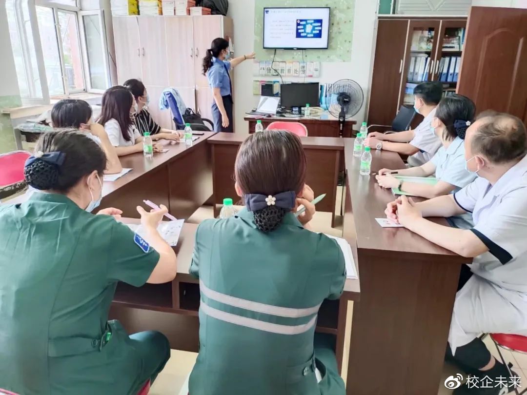 两人离婚房产可以过户到小学生孩子的名下吗?