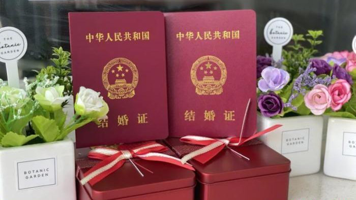 当代年轻人结婚:“领证”仪式感比“办婚礼”更重要|登记处|新人|摄影师_新浪新闻