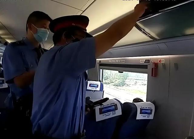 旅客下车抽烟，70万元现金跟着高铁列车跑了！休闲区蓝鸢梦想 - Www.slyday.coM