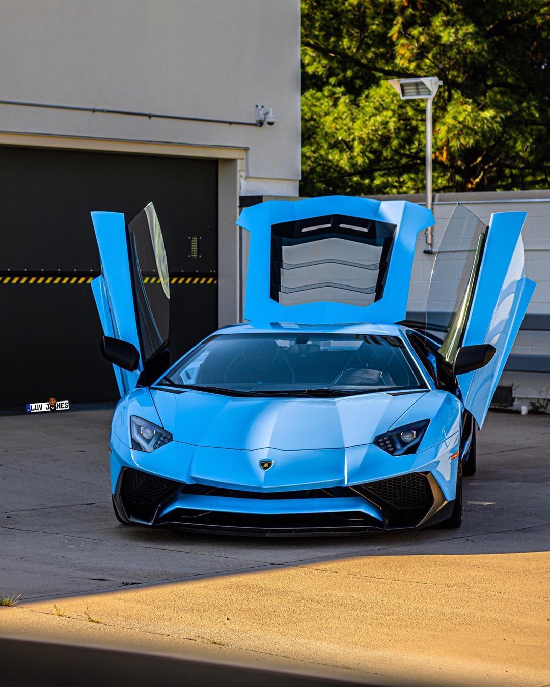 天蓝色的aventador lp750-4 sv,好靓!