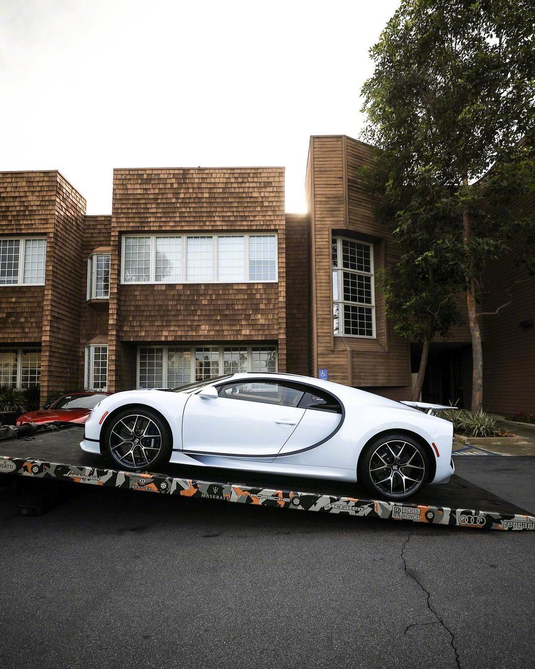 一枚纯白色布加迪chiron,有钱真好/可以定制自己心中的神车!