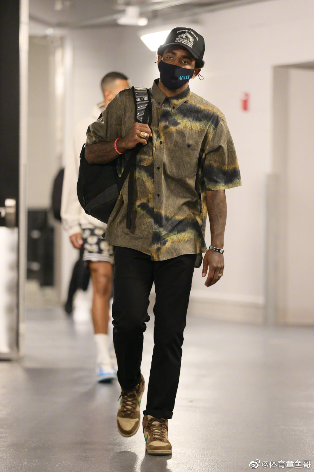 曝欧文仍未接种新冠疫苗_高清图集_新浪网