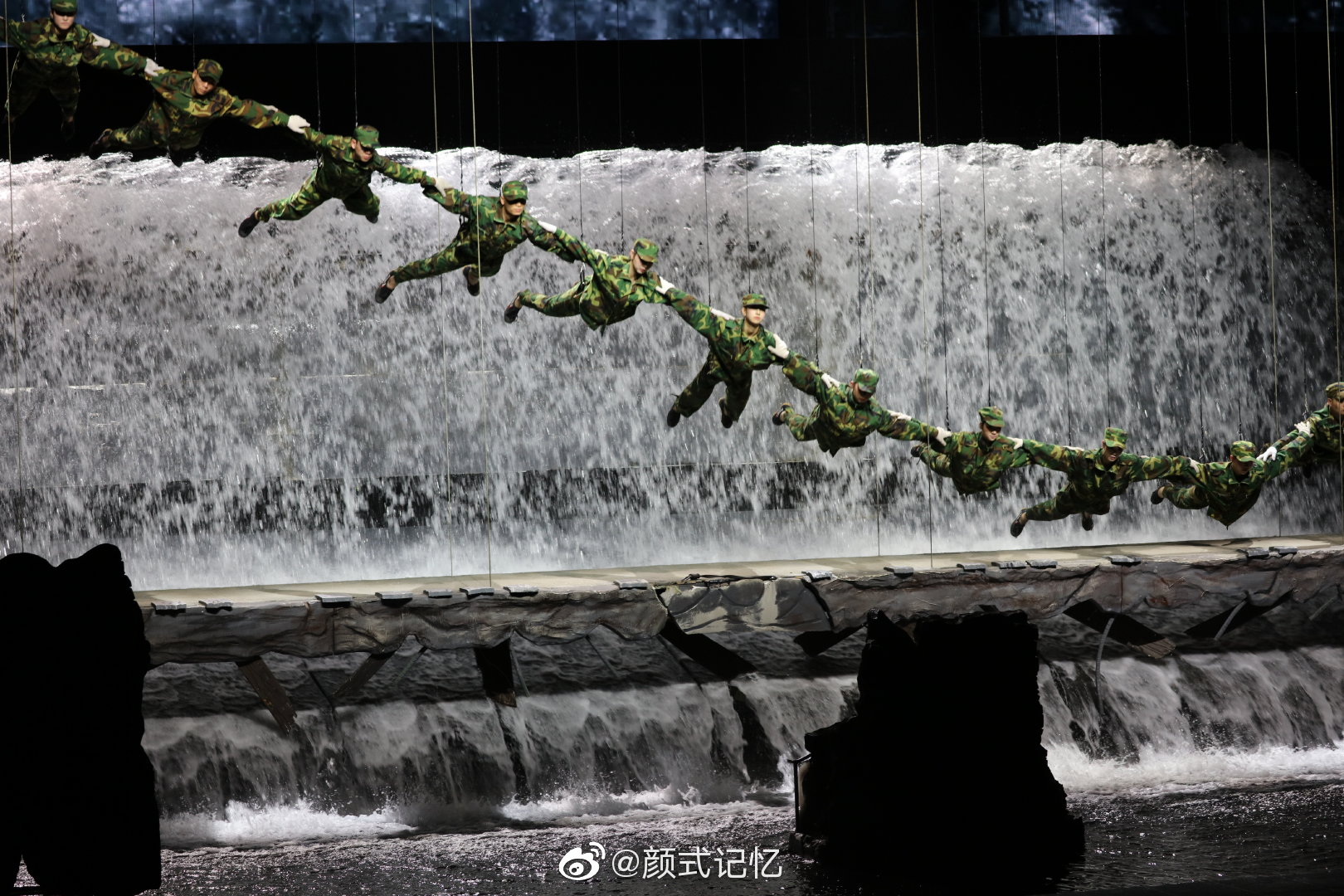 大地震一一《桂林千古情》舞台剪影