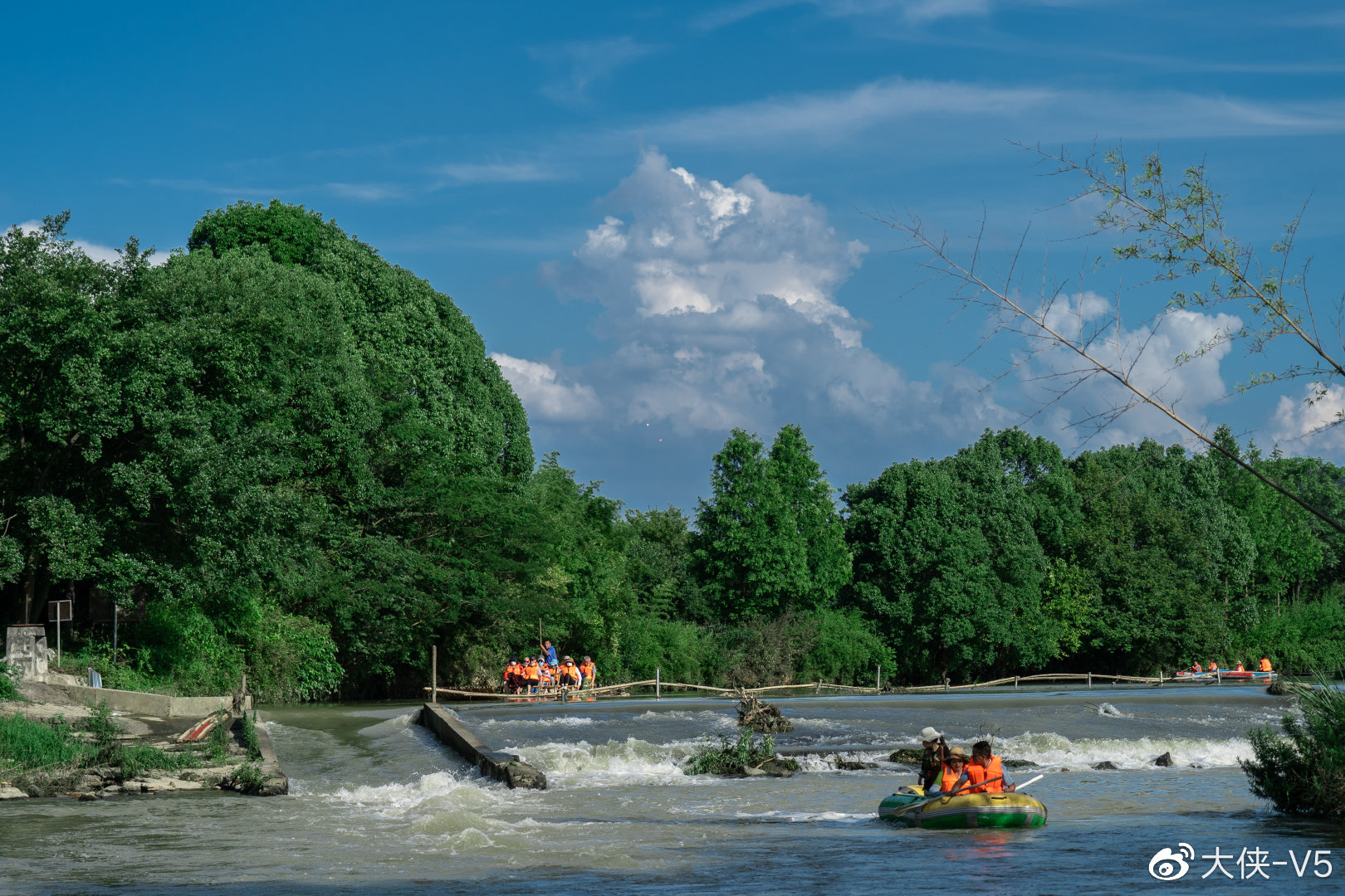 暑假去哪玩来安吉漂流玩水沉浸绿色自然距杭州约1小时车程