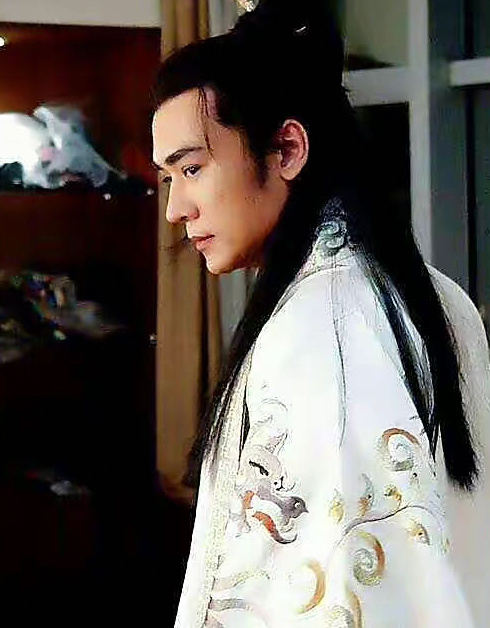 据说焦恩俊是男星侧颜界的天花板……__财经头条