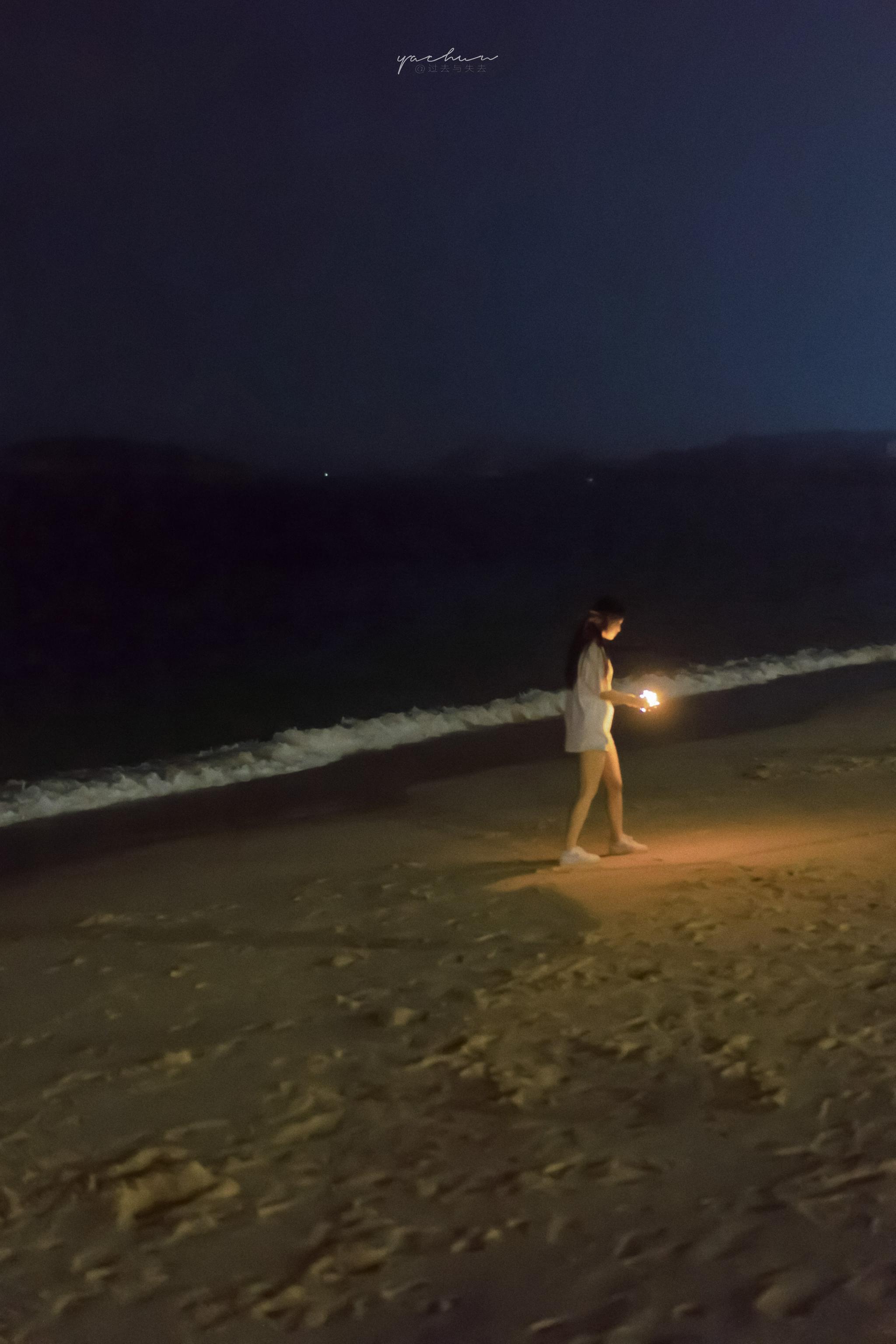 独自在夜晚的海边_高清图集_新浪网