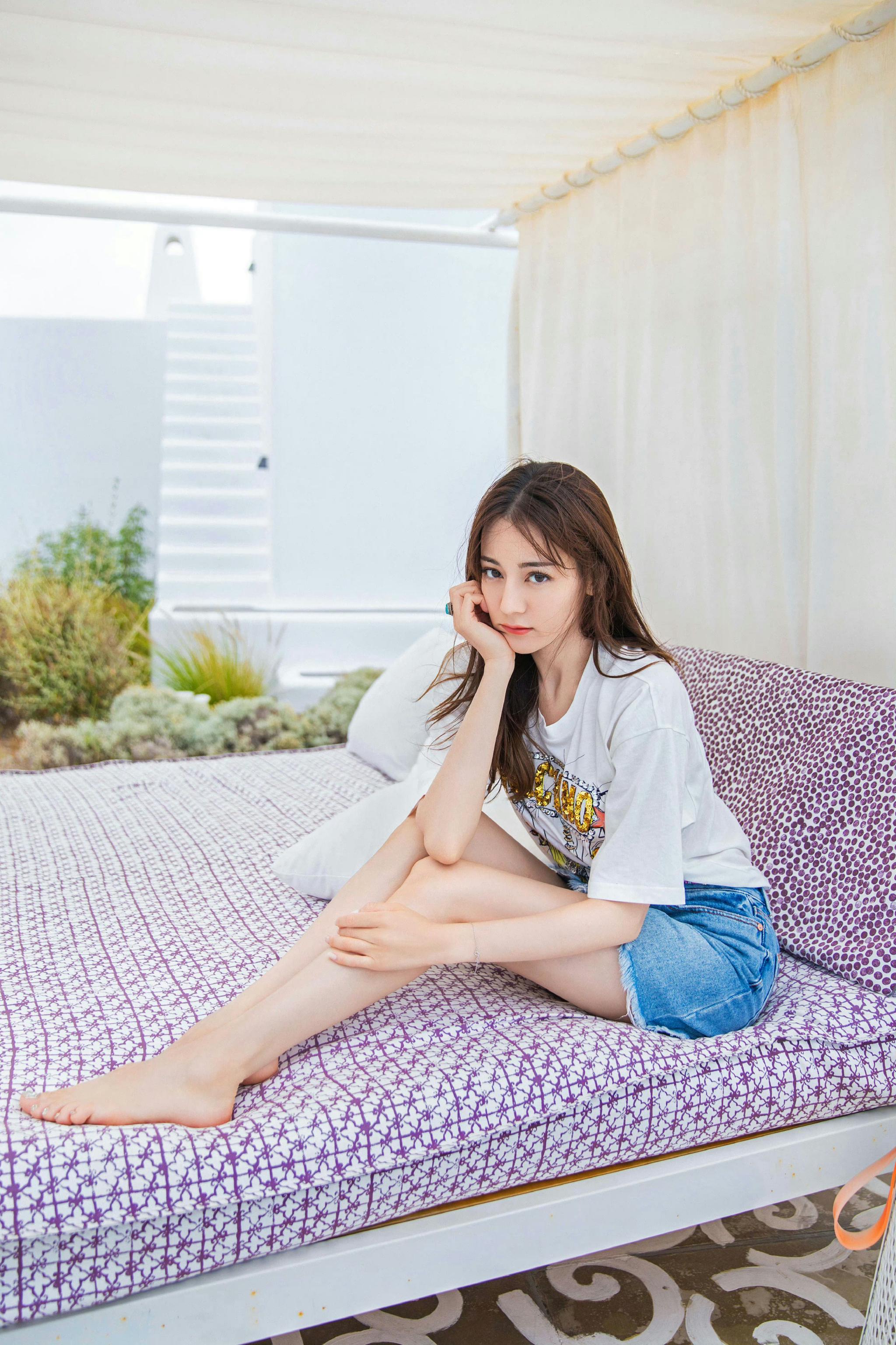 79迪丽热巴 裸足