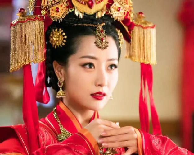 白冰：一生有一个“玉漱公主”就够了，偏偏还演活了5大经典角色|画皮之真爱无悔|凰图腾|白冰_新浪新闻