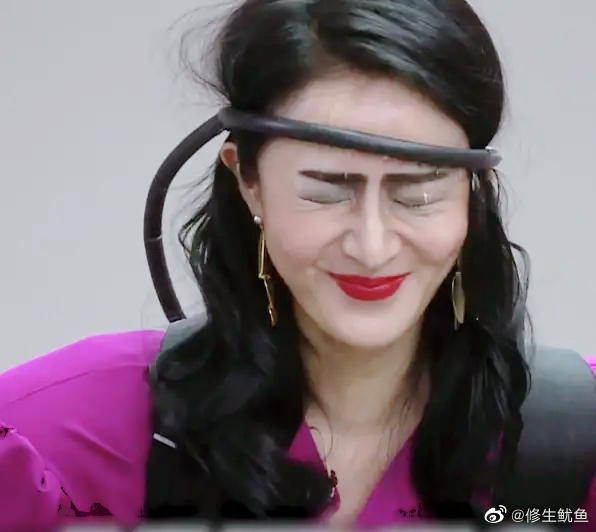薇娅节目中被水喷脸,被迫卸妆露出真实颜值后,粉丝看傻眼