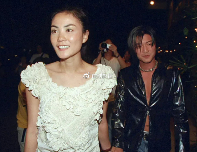 王菲谢霆锋旧照罕见曝光,两人亲密贴脸温馨自拍,离婚已经近10年休闲区蓝鸢梦想 - Www.slyday.coM 王菲谢霆锋旧照罕见曝光,两人亲密贴脸温馨自拍,离婚已经近10年休闲区蓝鸢梦想 - Www.slyday.coM