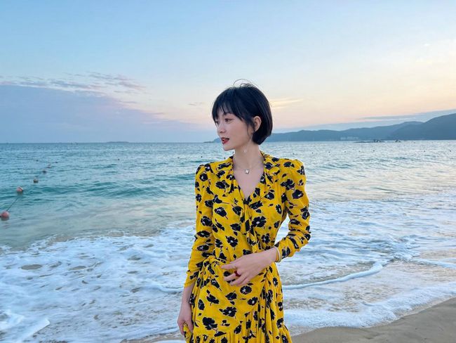 王文思全新写真发布,"反季节"出镜大秀靓丽身姿|王