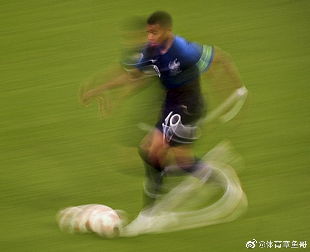 1 / 8 超跑姆巴佩,你甚至看不到他的尾灯又是被姆巴佩的速度折服的一