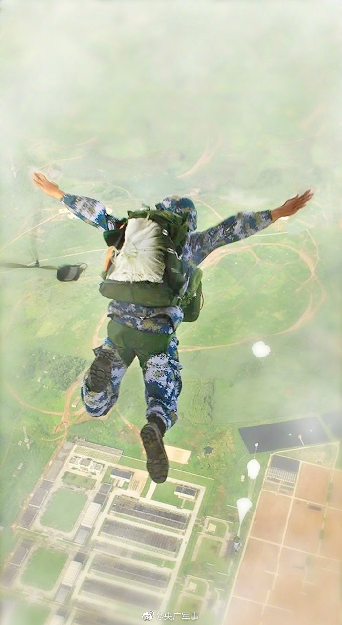 今天空降兵成立71年