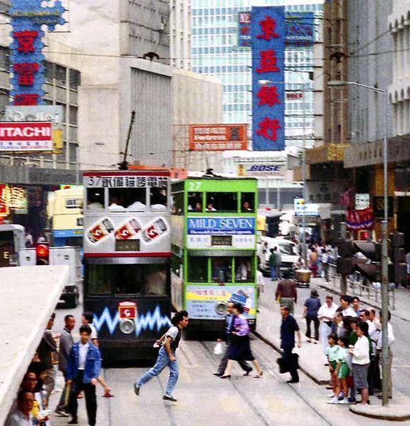 19年的香港当时大学毕业生月均收入 女6000元 男8000元