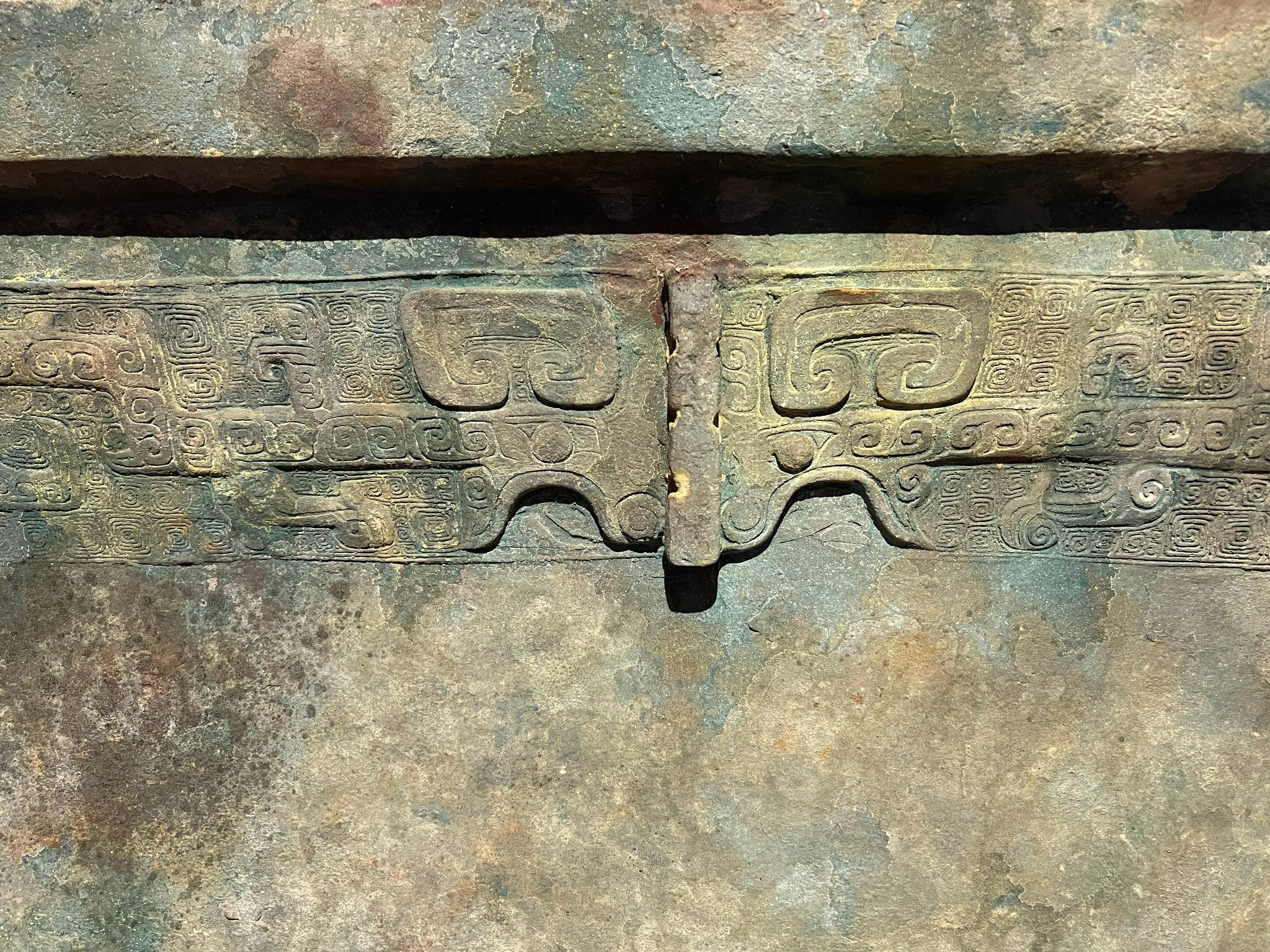 司母戊鼎的纹饰 一千六百斤,并不是傻大憨粗 也有英雄柔情的一幕