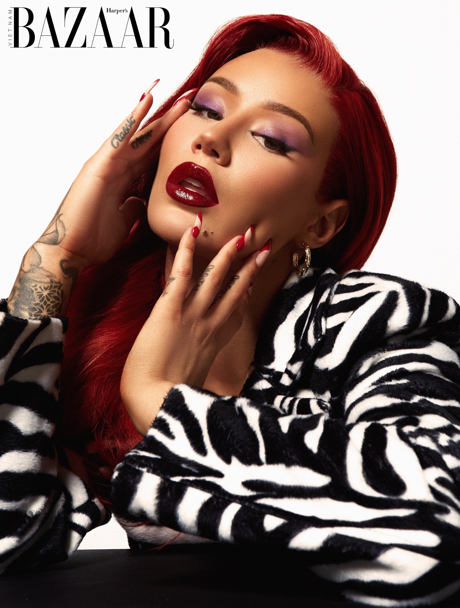 一鸡iggyazalea登上越南版harpersbazaar