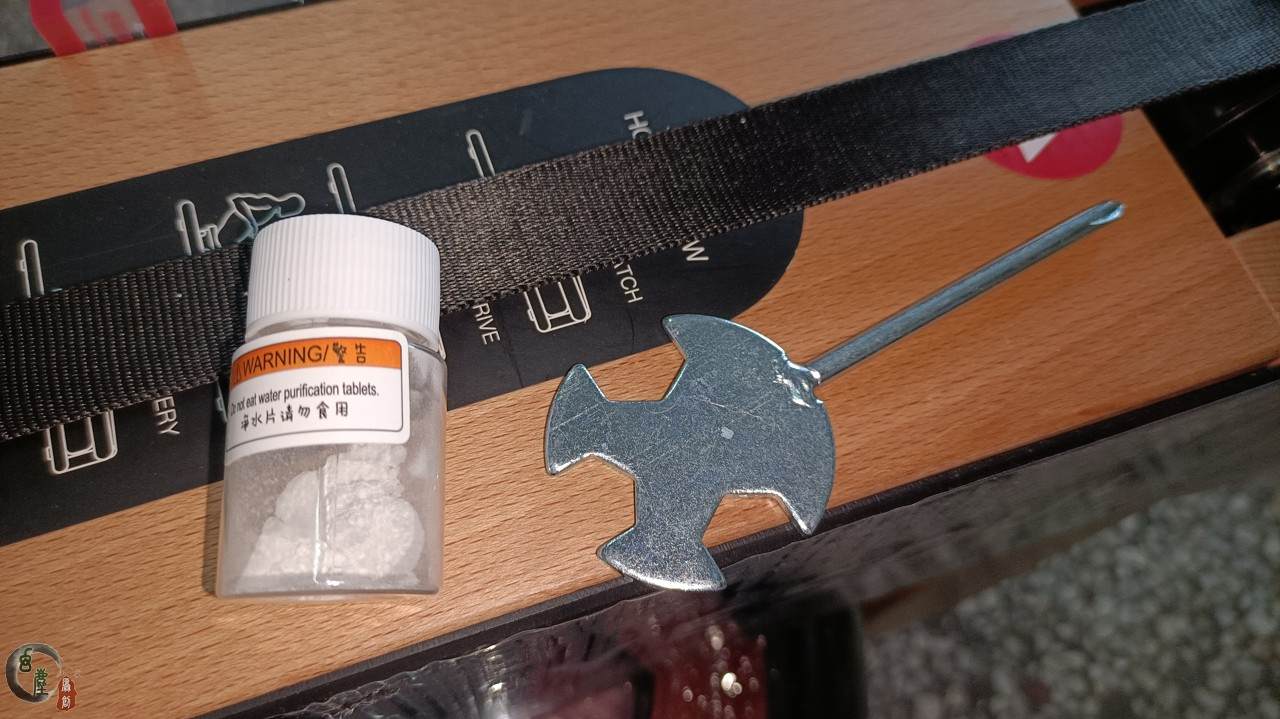 另外不还带了一小瓶净水片,细节方面考虑的非常周道.