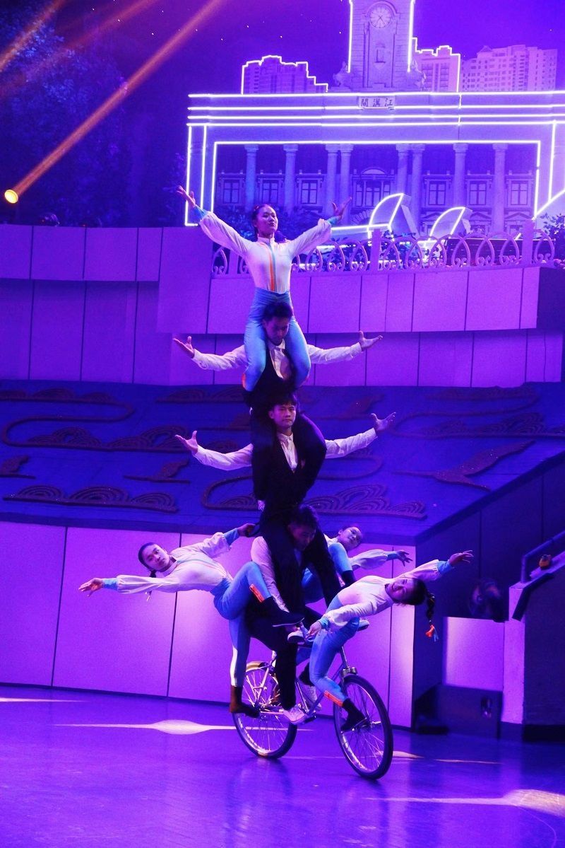 杂技剧英雄之城亮相大武汉之夜605万网友云上向城市致敬