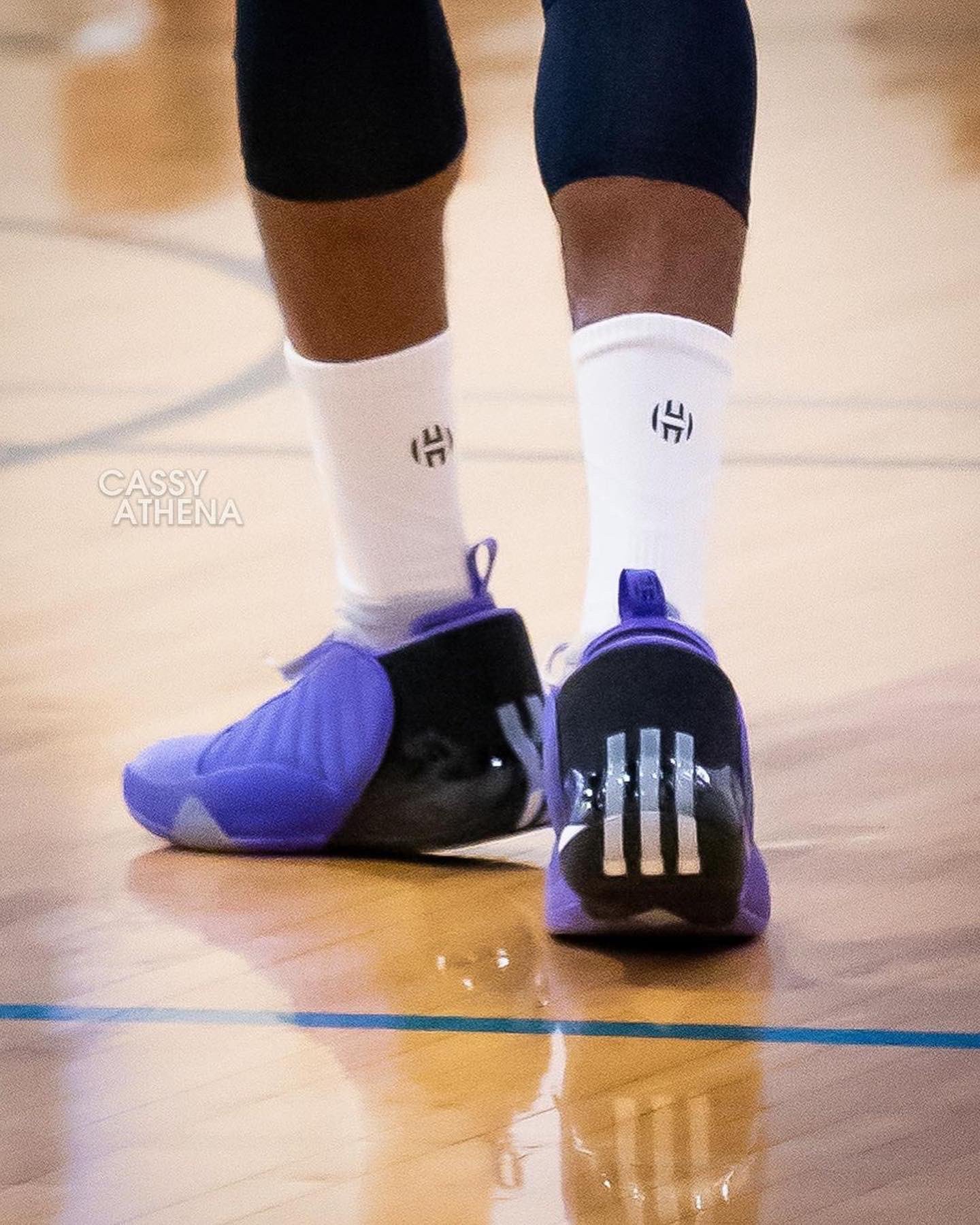 哈登亲自上脚哈登7代 你们觉得如何?__财经头条