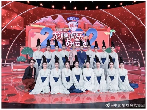 绝美!震撼!春晚上惊艳无数人的《只此青绿》还有很多没讲完的故事……|千里江山图|春节联欢晚会|舞蹈|央视春晚|编导_新浪新闻