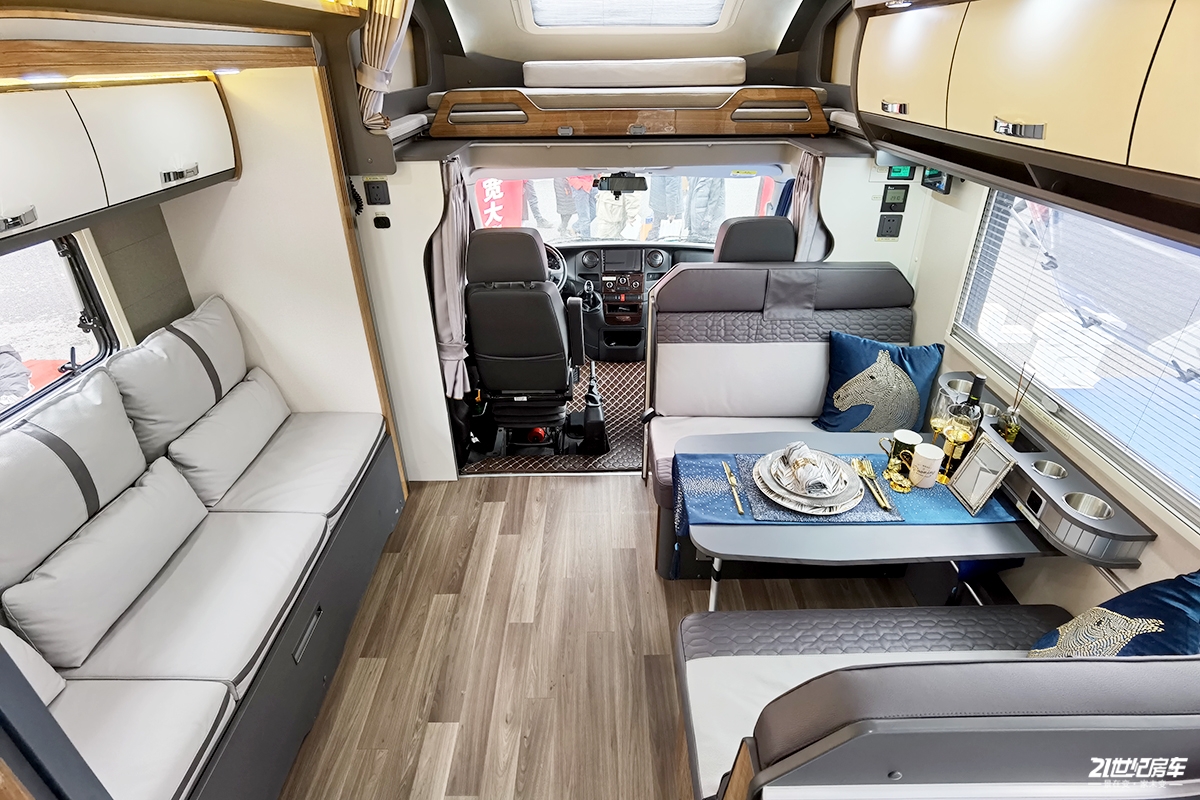 投影设备独立音响系统移动电影院走一波宽大v8plus房车