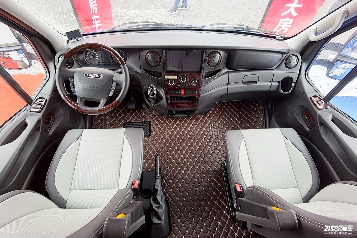 投影设备独立音响系统移动电影院走一波宽大v8plus房车