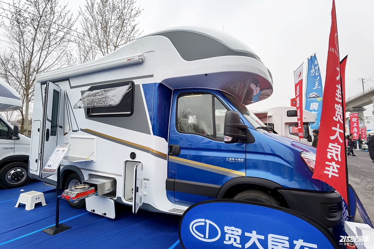 投影设备独立音响系统移动电影院走一波宽大v8plus房车