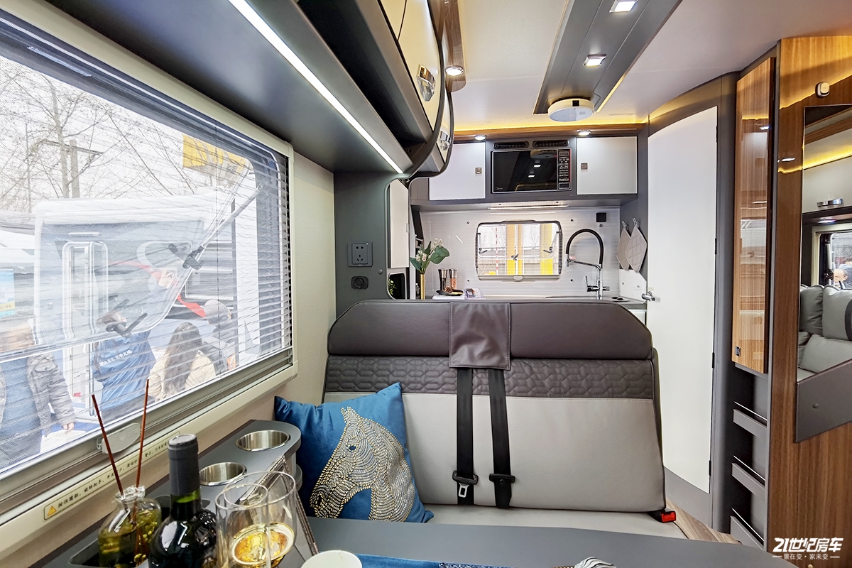 投影设备独立音响系统移动电影院走一波宽大v8plus房车