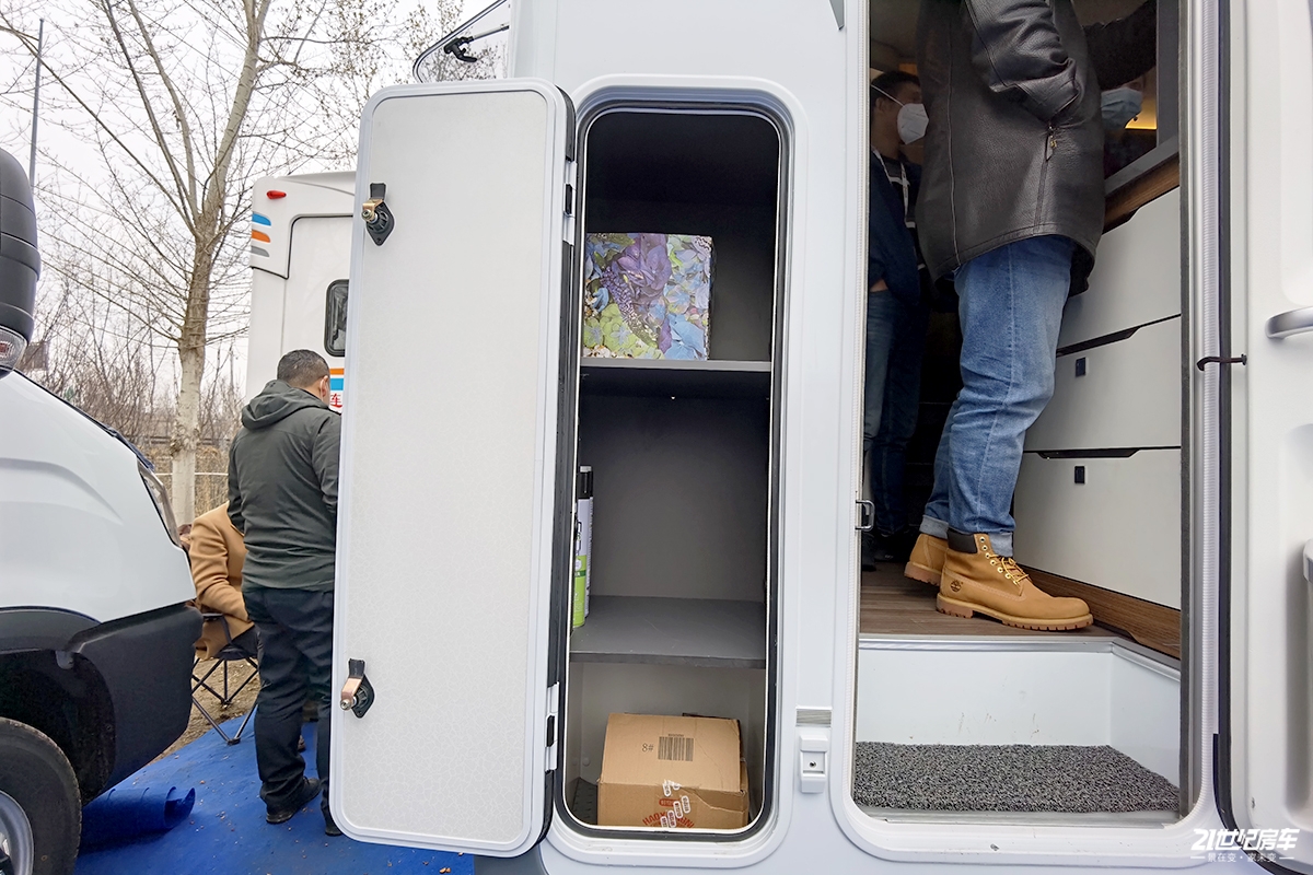 投影设备独立音响系统移动电影院走一波宽大v8plus房车