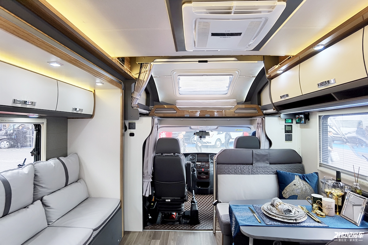 投影设备独立音响系统移动电影院走一波宽大v8plus房车